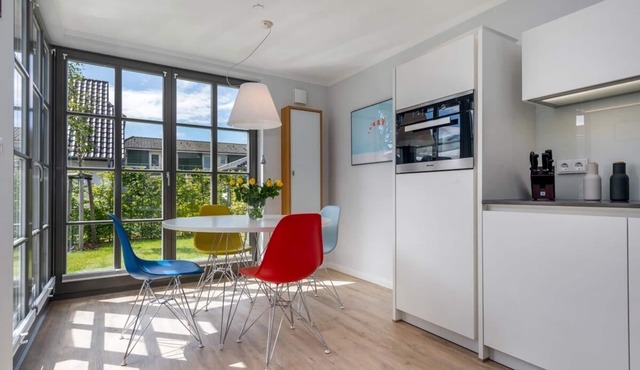 Exclusive apartment in central location with garden, fireplace, WLAN, PS5, FIFA26, karaoke in Zingst