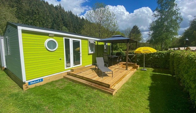 Experience luxury in the Diekirch Deluxe mobile home at Resort Walsdorf. Nature and culture await. in Tandel