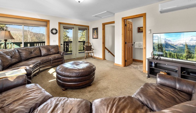 Experience Montana Cabins - 9 homes on 15 acres in Bigfork