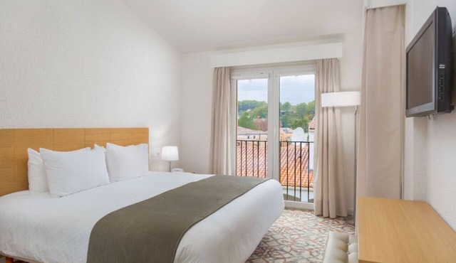 Family 2-Bed Apartment | Mougins Resort | Sleeps 6 in Mougins