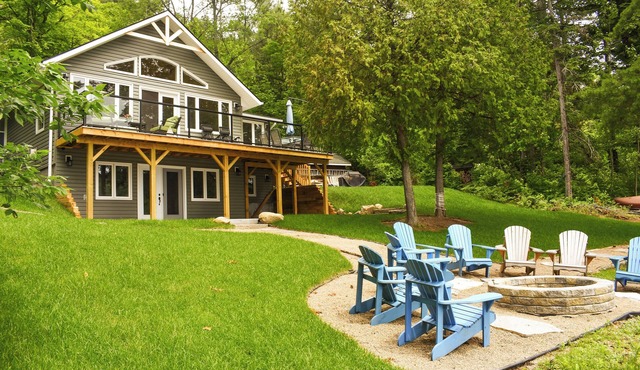 Family-Ready Waterfront, Beach, Canoes Kayaks, Dog OK in Algonquin Highlands