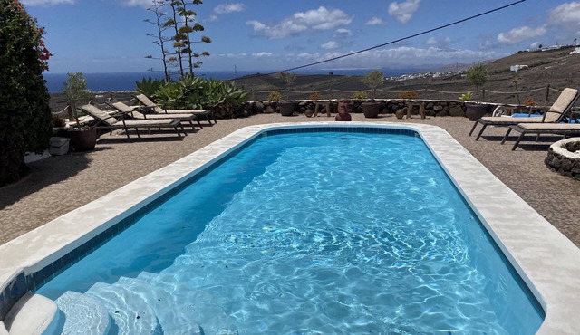 Finca la Cantera. Peaceful retreat. Amazing views. Rustic charm. Privacy in Tías