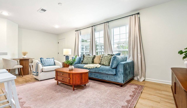 First Floor 3 BR Condo ~ Newly Renovated, Sleeps 8 in Auburn