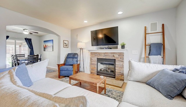 Front Range Getaway - 4 beds with Jacuzzi in Colorado Springs
