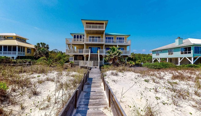 Gorgeous beachfront home - washer/dryer, deck & central AC - community pool