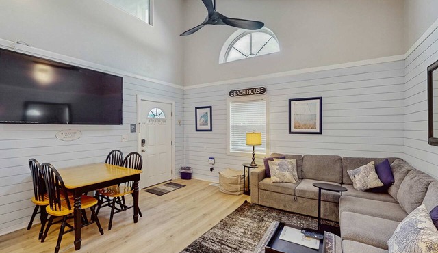 Great, dog-friendly home with Gulf views, shared pool, just steps from the Gulf