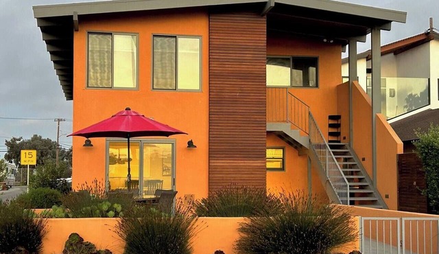 Harbor View Townhouse! Across from Kiddie Beach! Upper Unit + Dogs Welcome in Oxnard