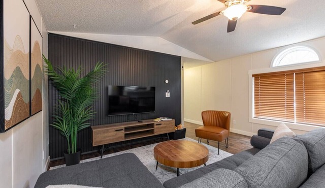 Hinton/Jasper Adventure Base - 3 bdrm pet friendly home in Hinton