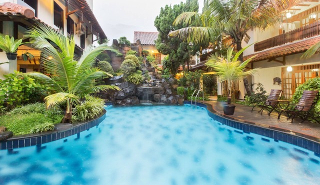 Hotel dengan nuansa taman yang alami in Yogyakarta