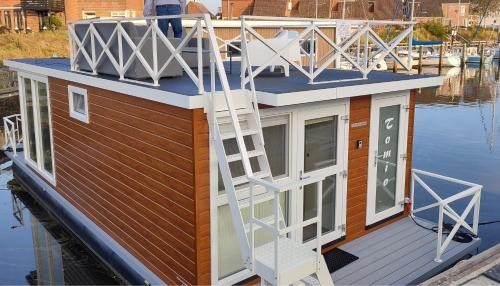 Houseboat Tomio near Amsterdam in Monnickendam