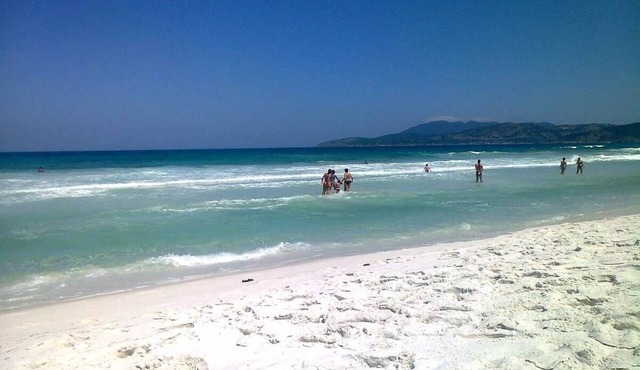 Houses for 6 and 10 people, starting from R$99.00. 1 minute walk from the beach, sea view. in Cabo Frio