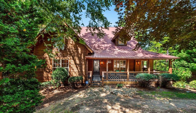 Lake Adger Lakefront, Hot Tub - Big Cat Mountain House by Carolina Properties in Mill Spring