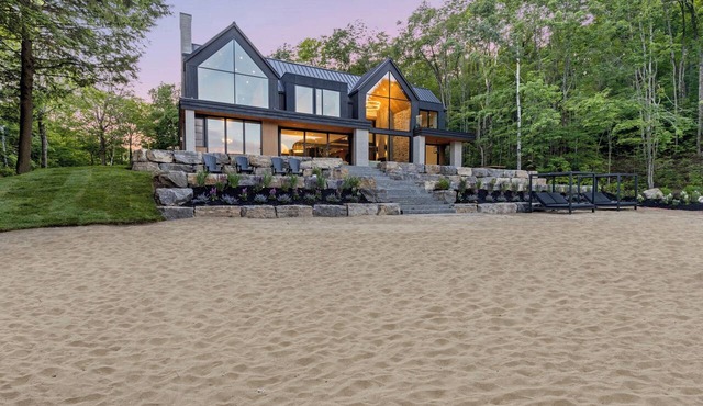 Lake Joseph Beach house - Bringing the Caribbean to Muskoka in MacTier