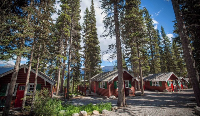 Lake Louise Cozy Cabin | Fireplace & Balcony in Lake Louise