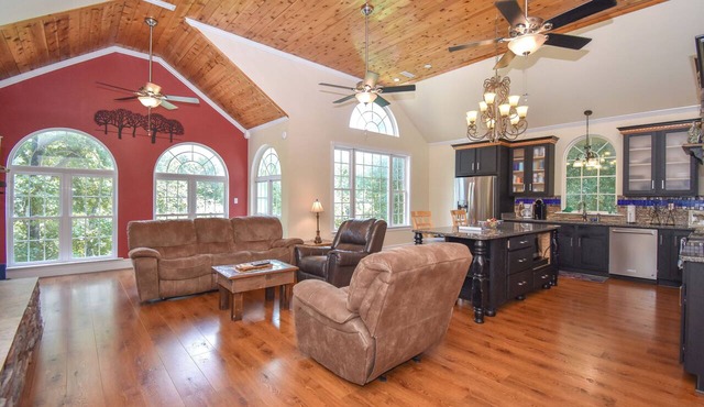 Lake Martin Getaway- 6Br Lake Front Home in Tallapoosa County