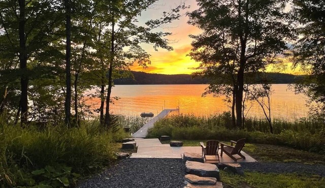 Lakefront Sunset Retreat | 4BR, 3BA, Fast Wi-Fi in Algonquin Highlands
