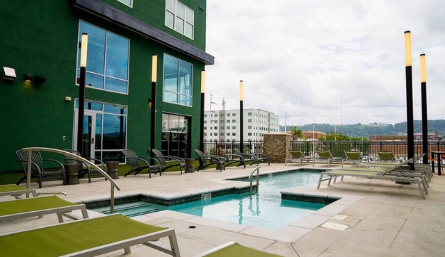 Landing | Chic Studio, Pool, Yoga Studio in Birmingham