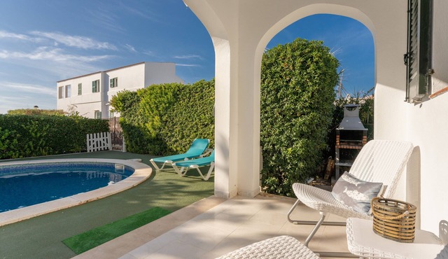 Light-Flooded “Apartment Delfín 3” with Pool, Terrace & WiFi; Parking Available in the Street in Cala Blanca