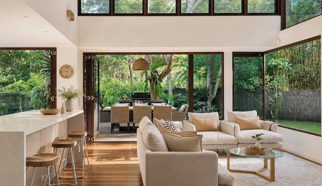 Luxe Beachfront Haven w/heated pool. Pet-Friendly in Broken Head