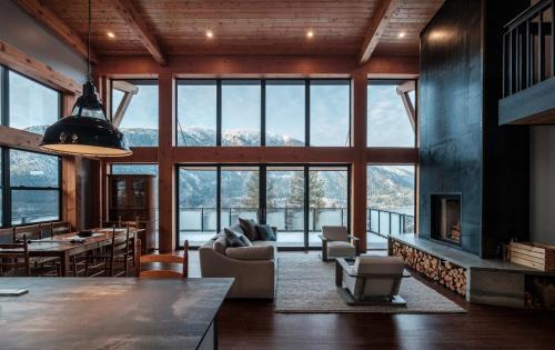 Luxe Modern Timberframe - Iconic Panorama Views with AC in Nelson