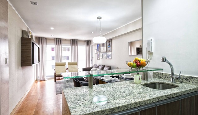 Luxury 2BDR in Miraflores - UP1, A/C, Soundproof windows, Pool, BBQ in Lima