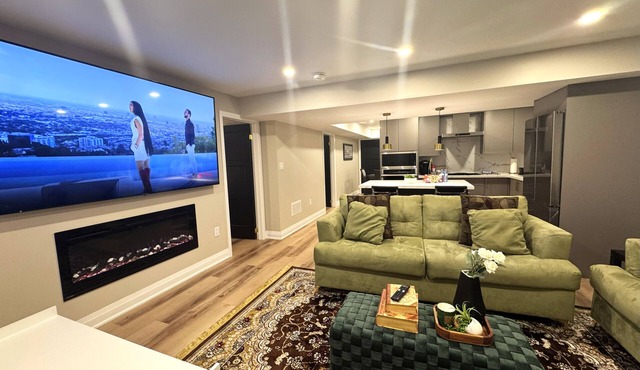 Luxury 2BR/2BA Retreat + Netflix + Free Parking –Lake Wilcox-Richmond Hill-VRBO in Richmond Hill