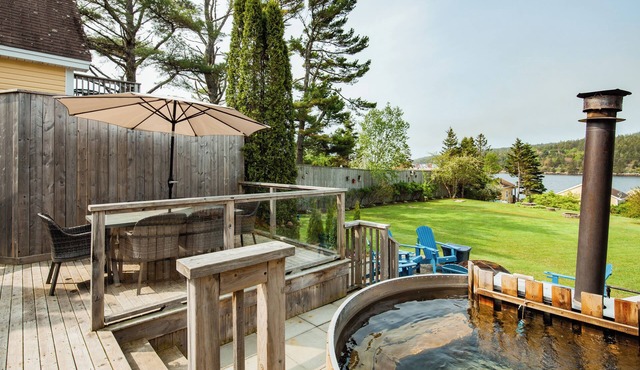 Luxury Oceanview Retreat | Private Hot Tub | Shared Sauna | Near Halifax in Boutiliers Point