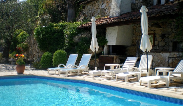 Luxury villa/apart.Private heated pool. 3 mins. to village. 20mins Nice/beach. in Gattières