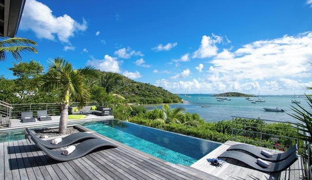 Luxury Waterfront Villa Pinel. Direct Ocean Views & Private Beach Access in SAINT MARTIN