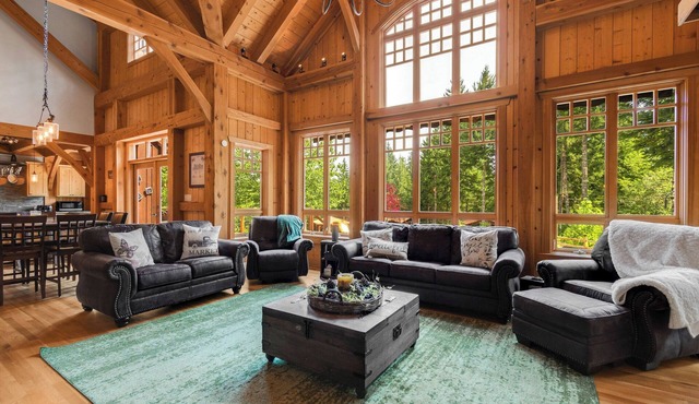 Maple Hill Lodge - Stevenson Retreat, Hot Tub, AC, Amazing Recreation Area! in Stevenson