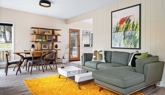 Midcentury Millpond | Dog-Friendly Waterfront + Patio | Walk to Northport in Northport