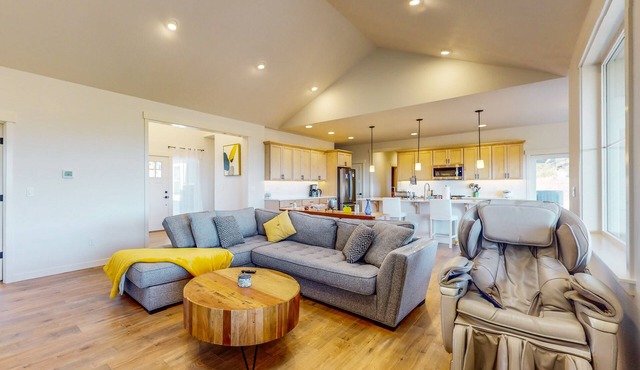 Modern home with fireplace, private patio, remote workspace, & golf nearby in Union