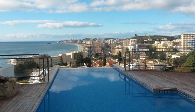 Modern villa, 5 minutes walking distance to beach and restaurants. Sea view in Fuengirola