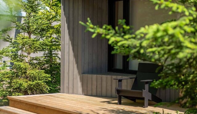 Nature’s Channel at Dimensions | Cabin Twelve | Breakfast Included in Algonquin Highlands