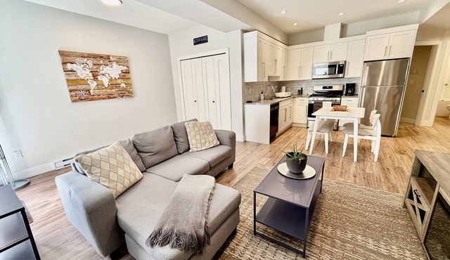New White Rock Suite Close to Pier and Border in Surrey