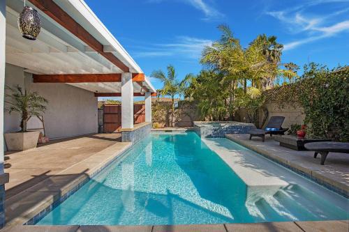 Oasis with pool and music studio by BENVENU in Los Angeles
