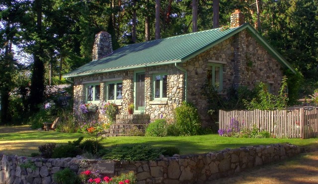 One August weekend still open! Awesome views, close to great food & fun hikes! in Bow