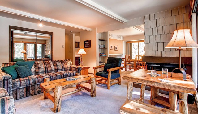 Perfect for Groups! Sleeps 10. Breathtaking Views, Walk to Slopes in Breckenridge