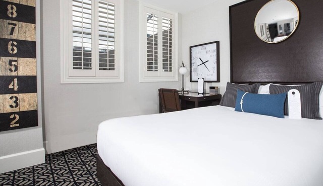 Pet-Friendly Waterfront Penthouse Suite w/Free Breakfast | 1-Mi to Oracle Park in San Francisco