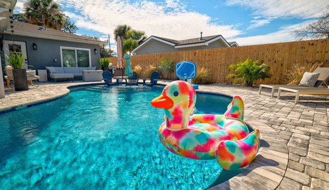 Pool, Hot Tub & Putting Greens Near Beach in Jacksonville Beach