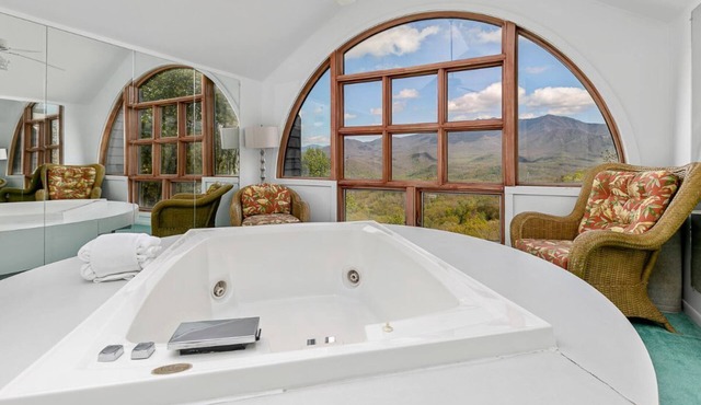 Poppes VIEW, HotTub, Elevator, 2 K Sts, PoolTbl in Gatlinburg