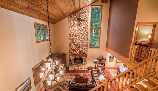 Private Luxury Mountain Retreat - Elevated, Refined, Exclusive in Enumclaw