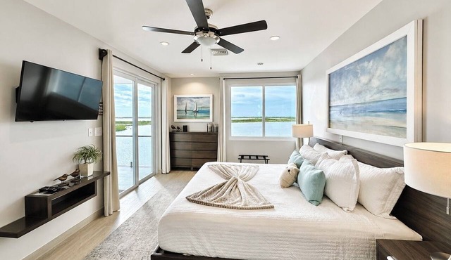 PRIVATE PENTHOUSE VIEWS on the TOP/5th FLOOR! 1 Bedroom Condo at SUNSET CARIBE! in San Pedro