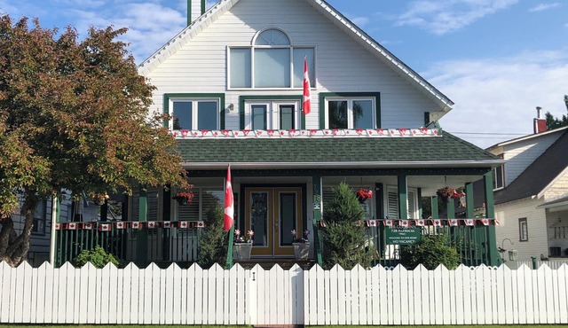 Private suite steps from downtown and miles away from your worries! in Jasper