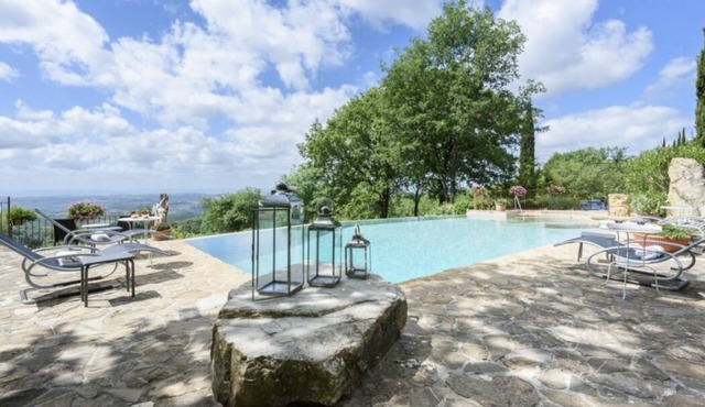 Private villa in the heart of chianti with view of siena in Fonterutoli