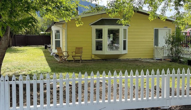 Quiet, cozy, 3-bedroom house, minutes away from Lake and wineries. Pet-friendly! in Okanagan Falls