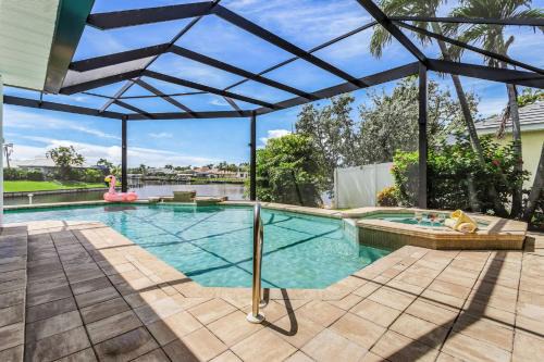 Riverfront Luxury with Heated Pool, Spa & Private Dock - Sunny Shores Escape in Cape Coral