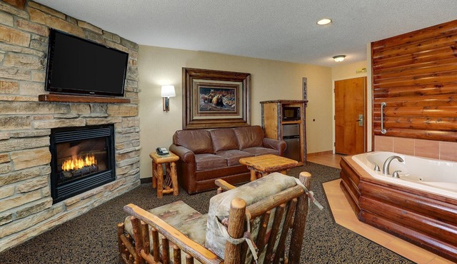Rustic Elegance in Galena: Indoor Pool & Scenic Views | 2 Units in Galena