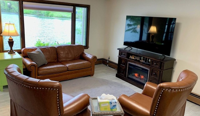 Serene river apartment walking distance to downtown and Heartland Trail! in Park Rapids