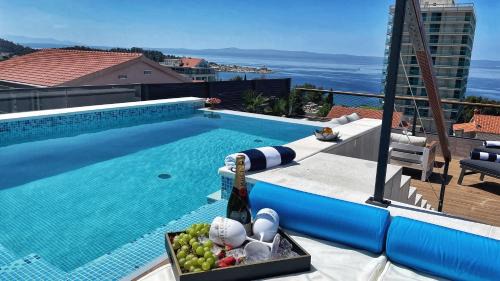 Skypool Suite 77 with private pool in Makarska
